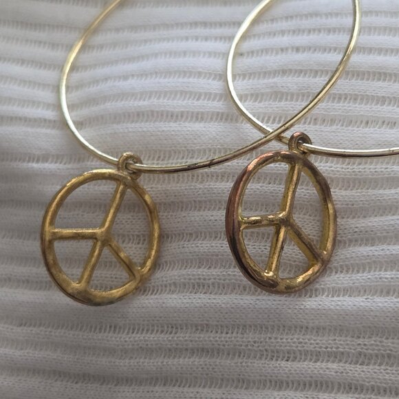 Gold Tone Peace Sign Hoop Earrings 2” Boho Dillard’s - Picture 4 of 5